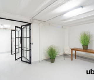 Bureau privé 14 m² 4 postes Coworking Rue Saint-Maur Paris 75010 - photo 1